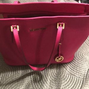 Michael Kors pink tote. Straps has some wear. Good condition.
